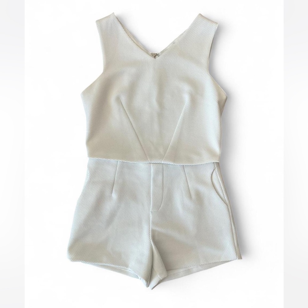 She + Sky Textured White 2 Piece Set